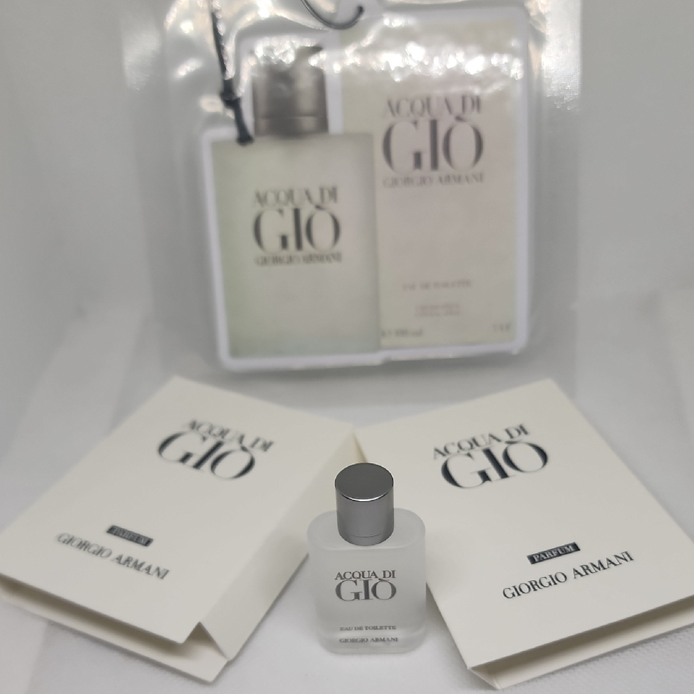 Giorgio Armani Acqua di Giò Eau de Toilette - White and Silver Elegance